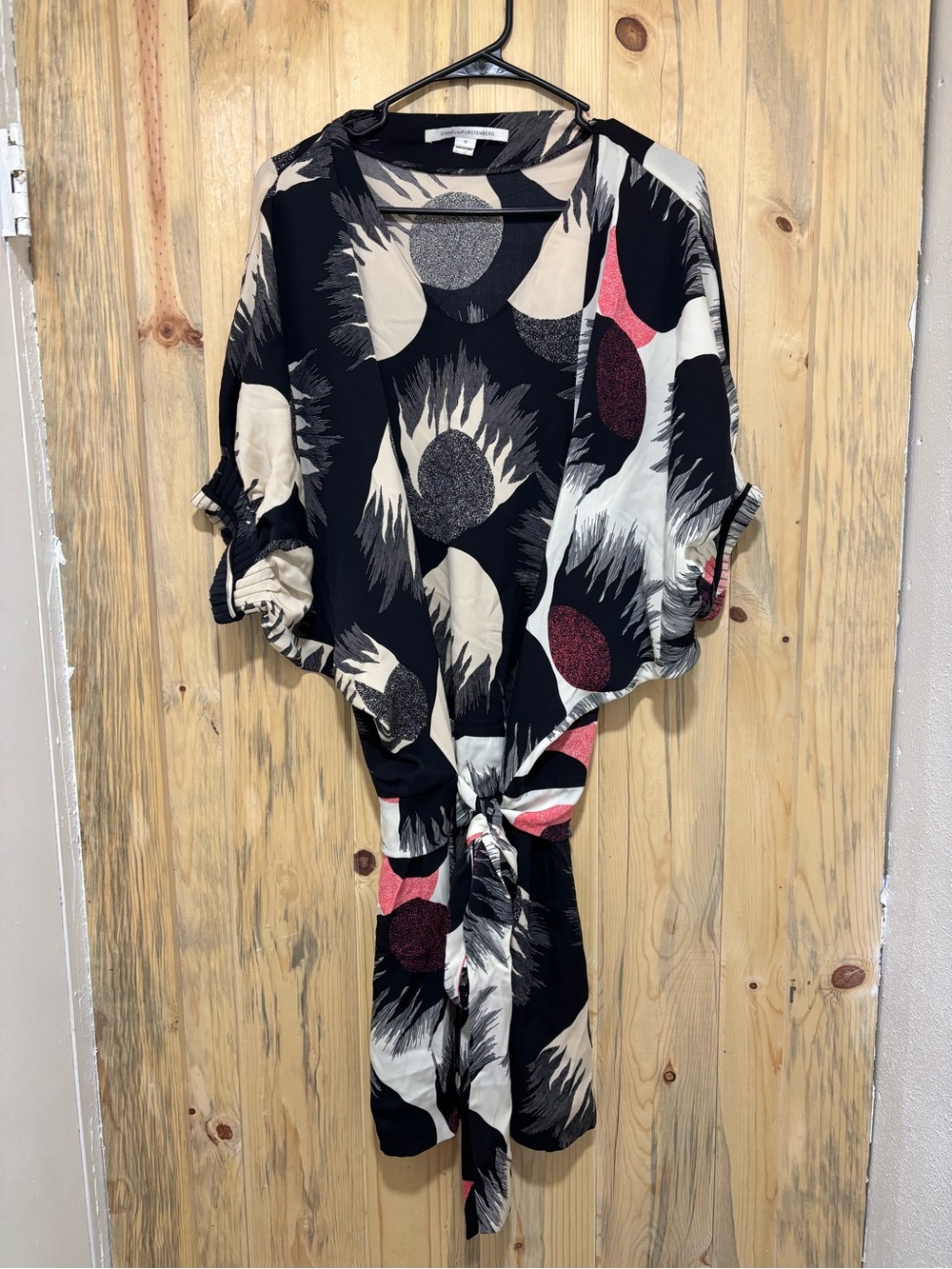 Diane von Furstenberg Black & Cream Abstract Print Tie-Front Blouse